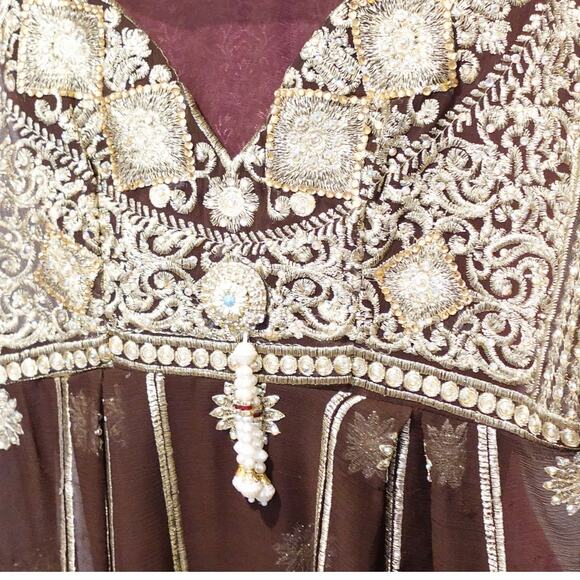 Ornate Gold appliques on Brown Kufta Dress/Saree Blouse - Picture 7 of 9